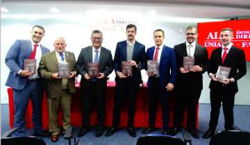 Cerimônia de premiação e lançamento de obra coletiva na FADISP
